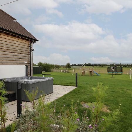 Hallgarth Farm Holiday Lodge Pershore Exterior photo