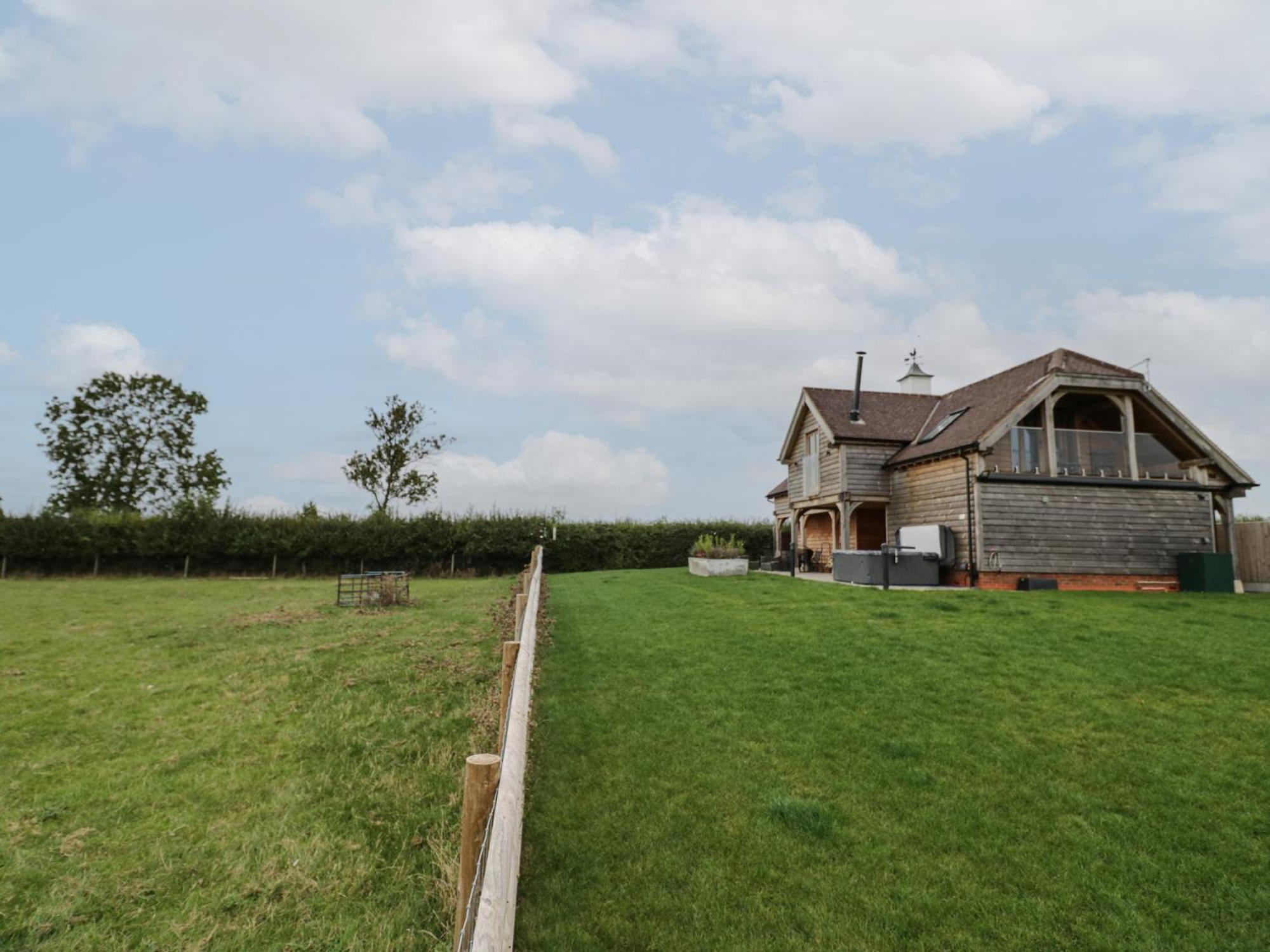 Hallgarth Farm Holiday Lodge Pershore Exterior photo